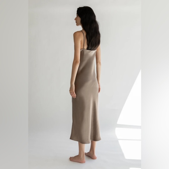 Oak + Fort NWT midi slip dress in taupe size medium - Picture 4 of 10